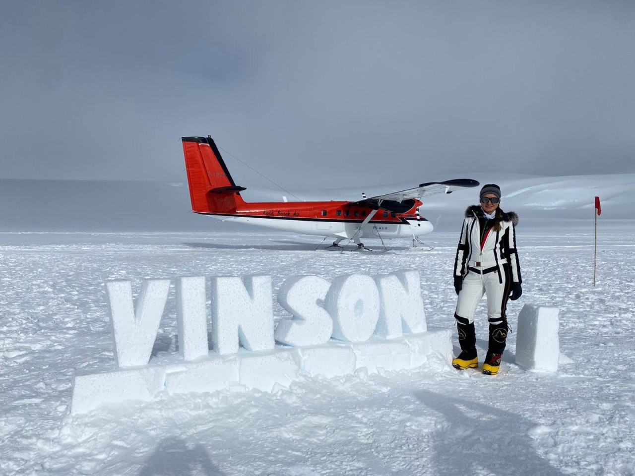 Azərbaycanlı xanım alpinist Vinson dağını fəth edib - FOTOLAR