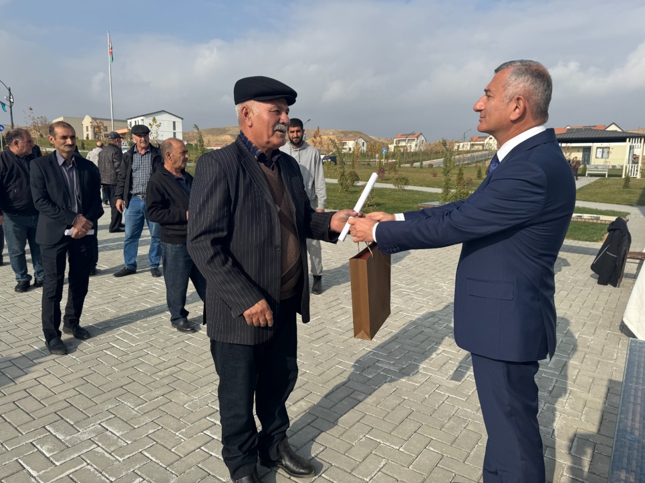 Növbəti köç karvanı Horovlu kəndinə çatıb - FOTOLAR