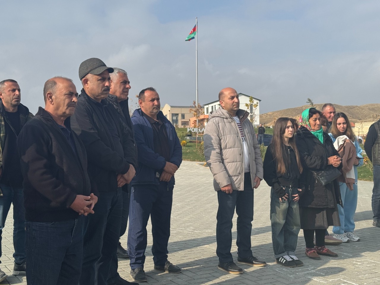 Növbəti köç karvanı Horovlu kəndinə çatıb - FOTOLAR