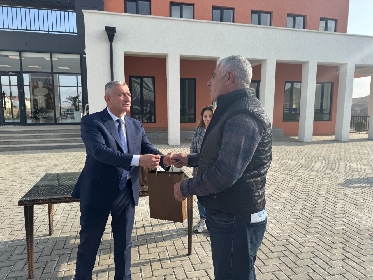 Növbəti köç karvanı Horovlu kəndinə çatıb - FOTOLAR