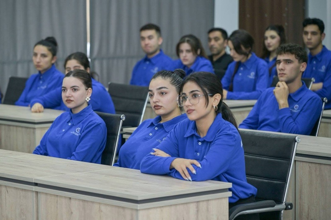 “AHİK könüllüləri” proqramının iştirakçıları ilə görüş keçirildi - FOTOLAR