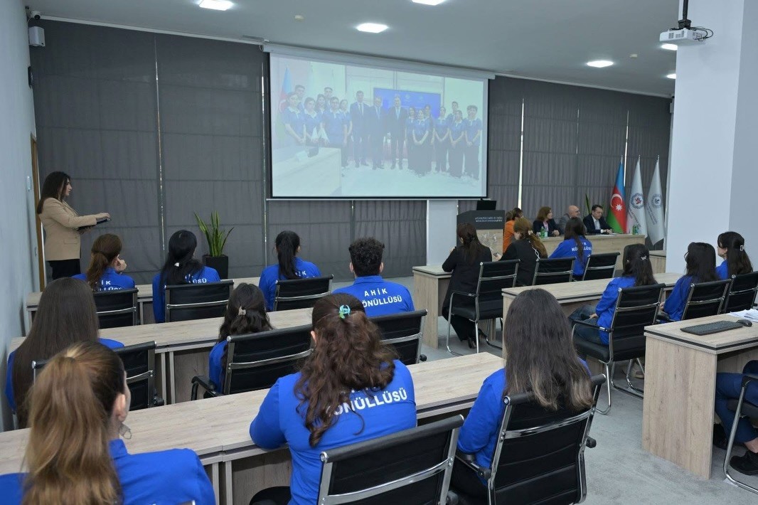 “AHİK könüllüləri” proqramının iştirakçıları ilə görüş keçirildi - FOTOLAR