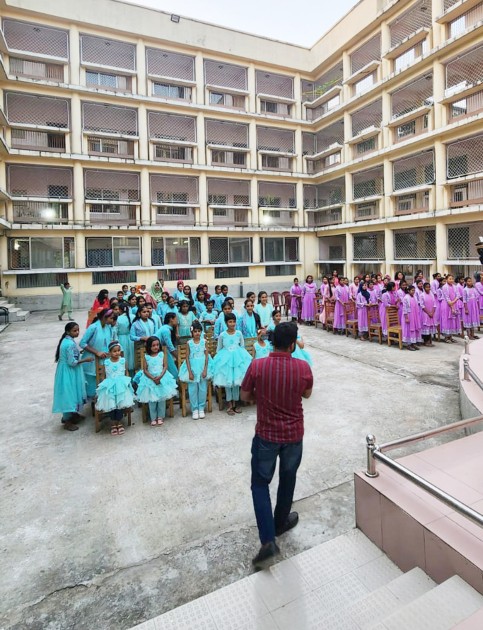 Leyla və Arzu Əliyeva Dəkkədə uşaq evində - FOTOLAR