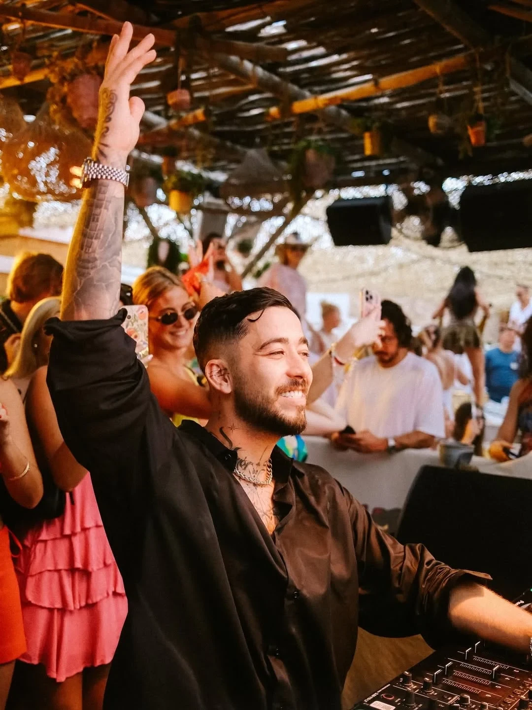 Handedən ayrılıb onunla sevgili oldu - FOTO