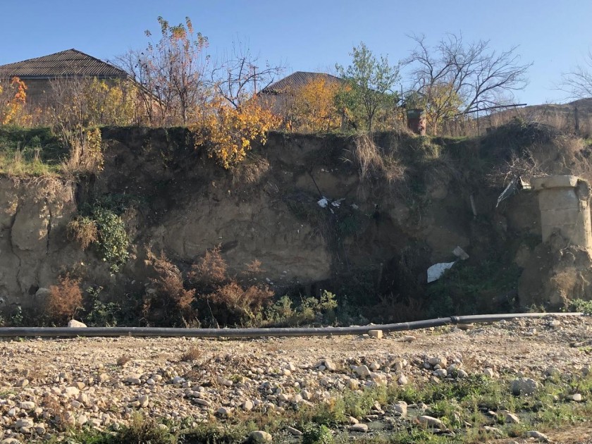 Şabranda sürüşmə olub, tikililər dağılıb - FOTOLAR