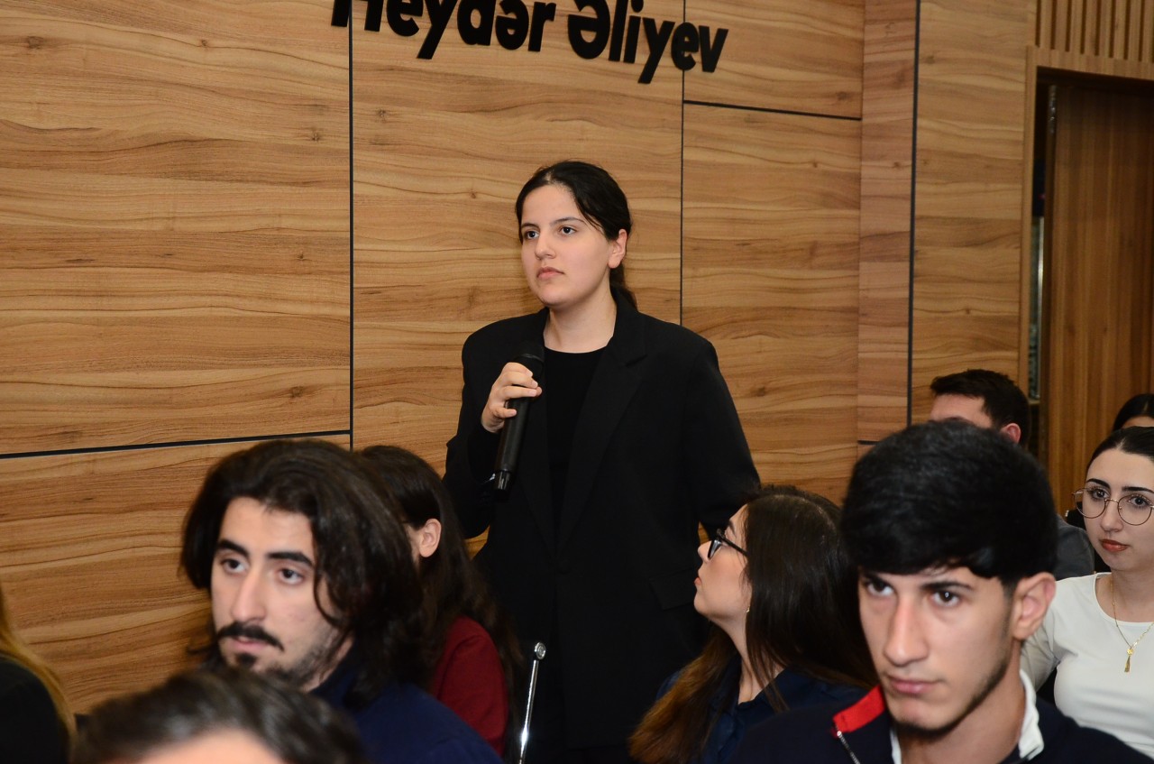 YAP “Heydər Əliyev zirvəsi” mövzusunda tədbir keçirdi - FOTOLAR