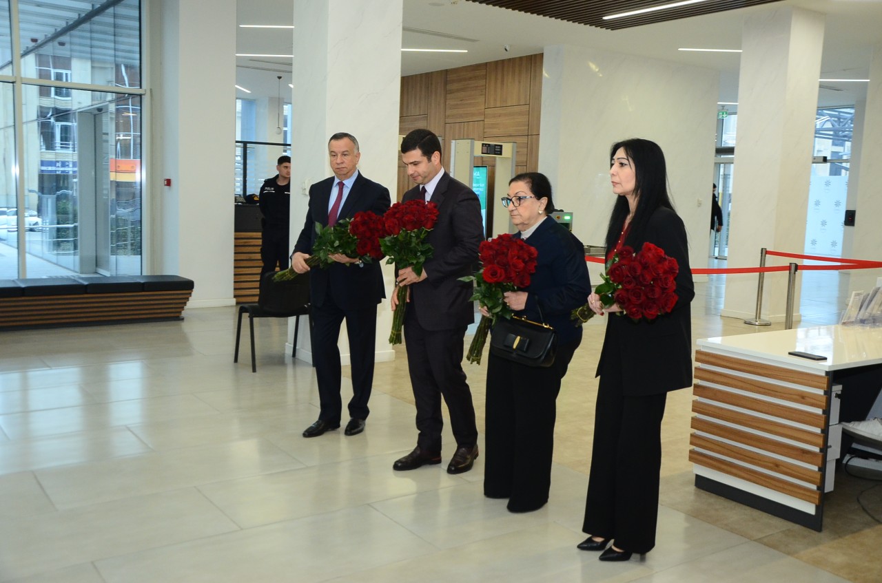 YAP “Heydər Əliyev zirvəsi” mövzusunda tədbir keçirdi - FOTOLAR