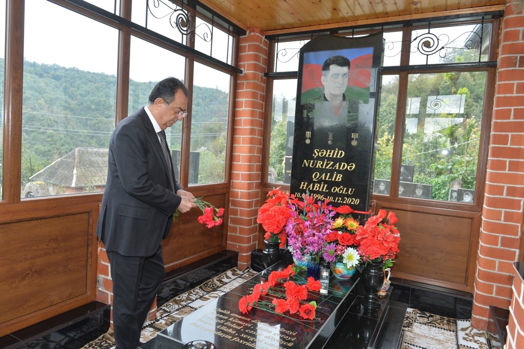 Taleh Qaraşov şəhidin məzarını ziyarət edib - FOTOLAR