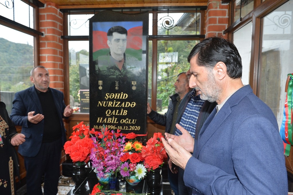 Taleh Qaraşov şəhidin məzarını ziyarət edib - FOTOLAR