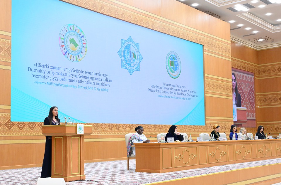 Leyla Əliyeva Türkmənistanda beynəlxalq konfransda çıxış etdi - FOTOLAR