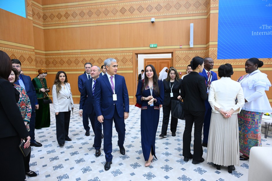 Leyla Əliyeva Türkmənistanda beynəlxalq konfransda çıxış etdi - FOTOLAR