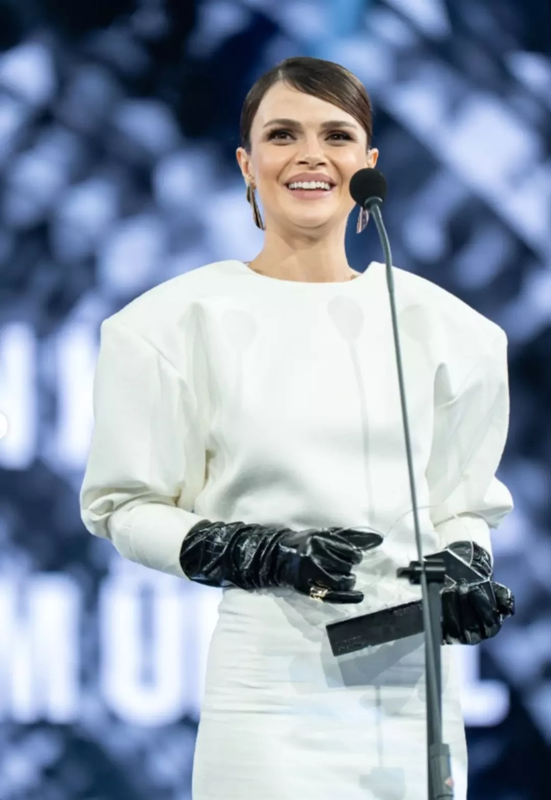 Zərifliyi ilə göz qamaşdırdı, mükafata layiq görüldü (FOTOLAR)