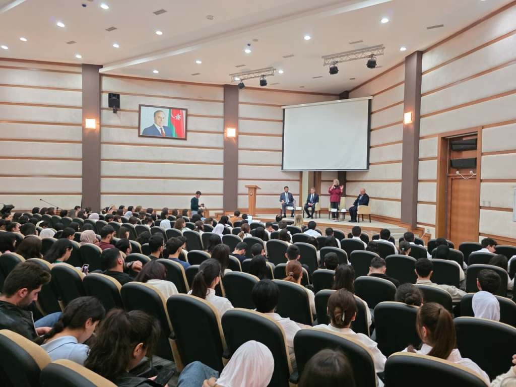 Lənkəranda “Sən elə bir zirvəsən!” adlı foto-sərgi keçirilib - FOTOLAR