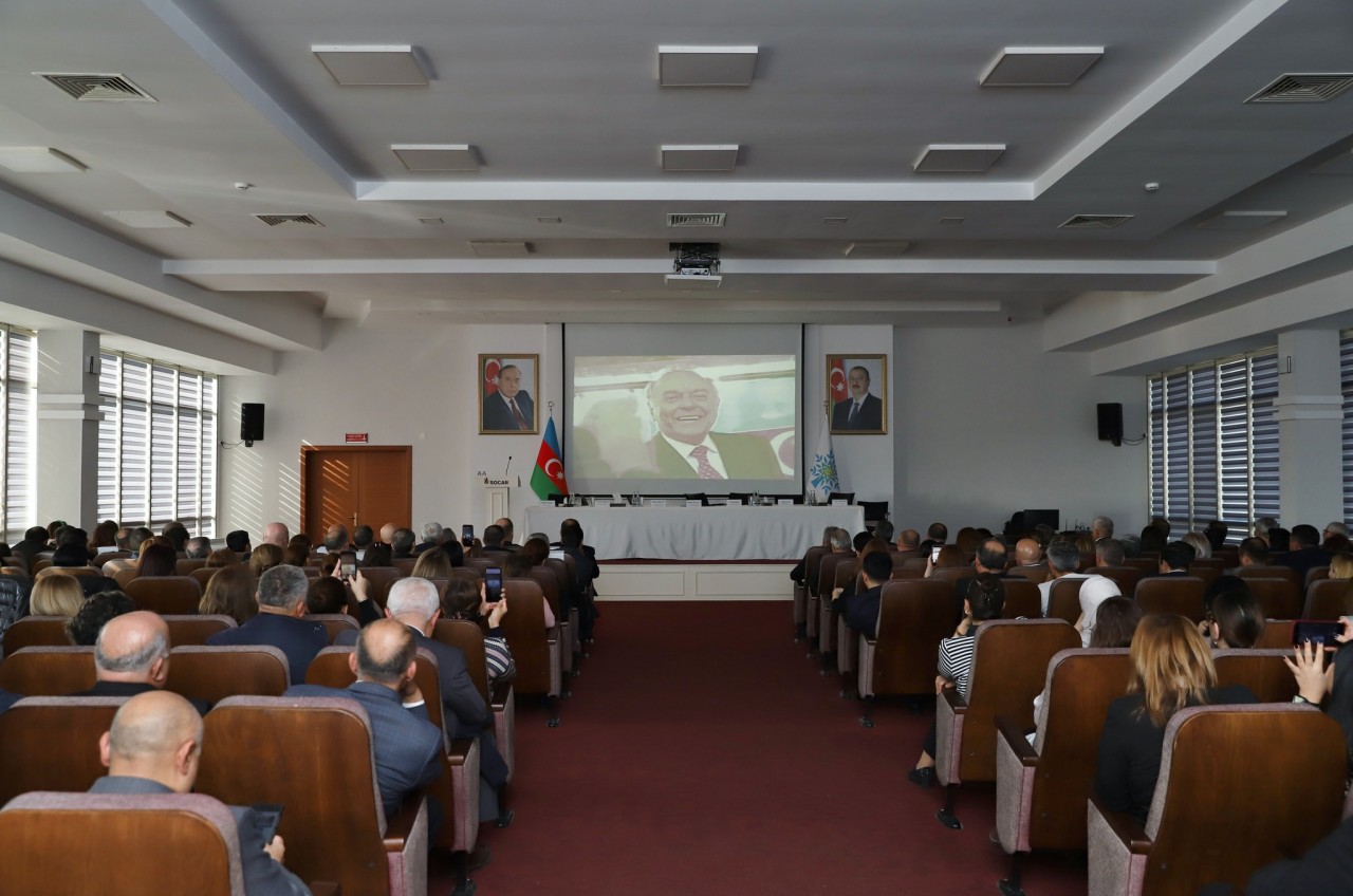 Xətai rayonunda Ulu Öndər Heydər Əliyevin xatirəsi anıldı - FOTOLAR