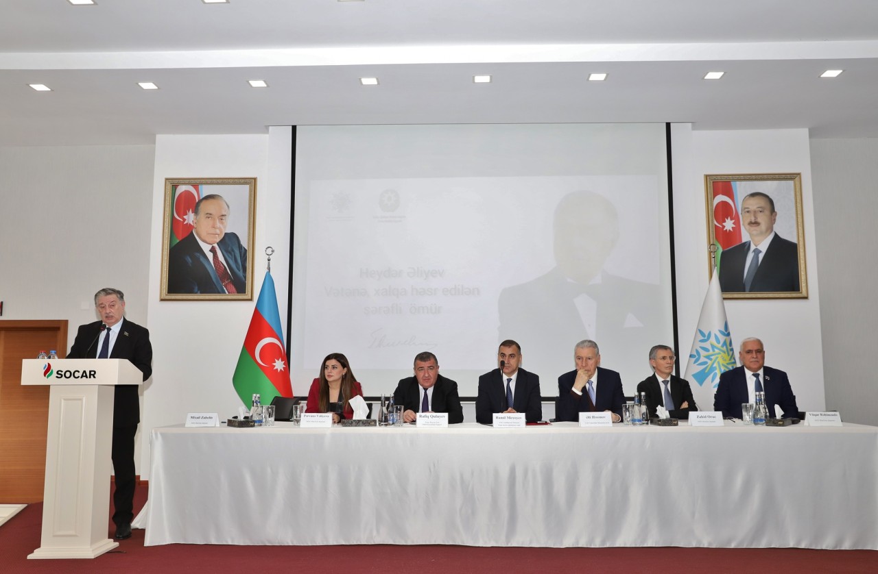 Xətai rayonunda Ulu Öndər Heydər Əliyevin xatirəsi anıldı - FOTOLAR