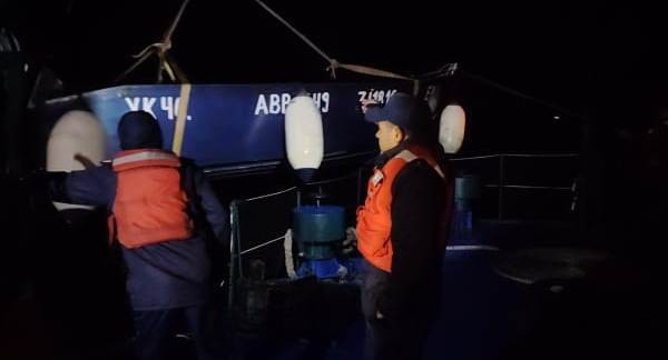 Xəzərdə köməksiz qalan balıqçılar xilas edildi - FOTOLAR+VİDEO