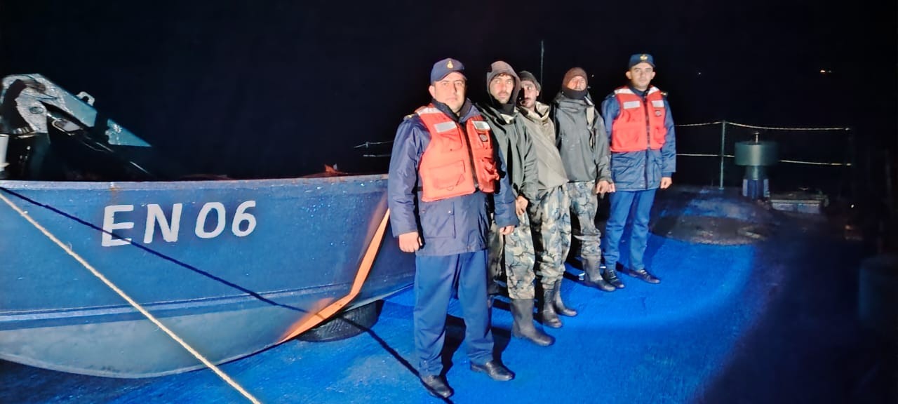 Xəzərdə köməksiz qalan balıqçılar xilas edildi - FOTOLAR+VİDEO