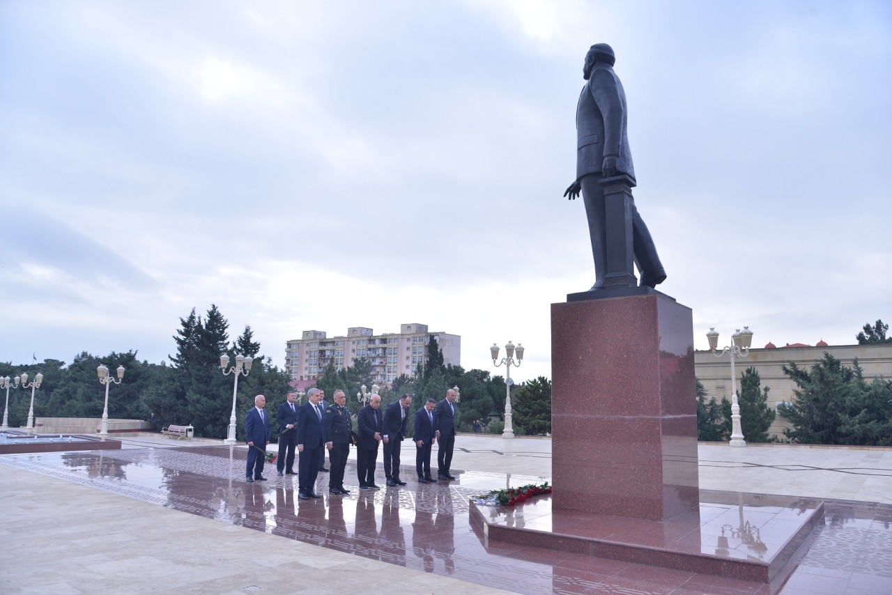 Qaradağda Heydər Əliyevin xatirəsinə həsr olunmuş dəyirmi masa keçirildi - FOTOLAR