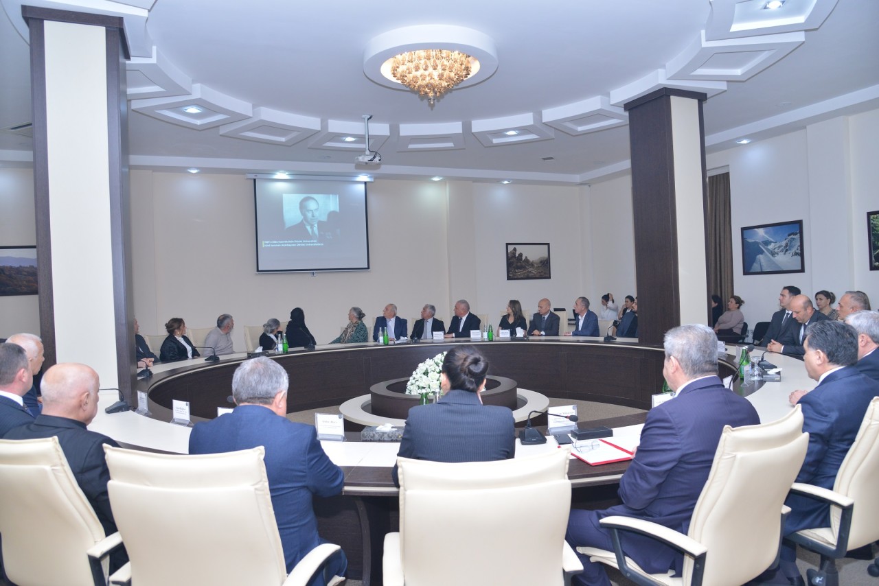 Qaradağda Heydər Əliyevin xatirəsinə həsr olunmuş dəyirmi masa keçirildi - FOTOLAR