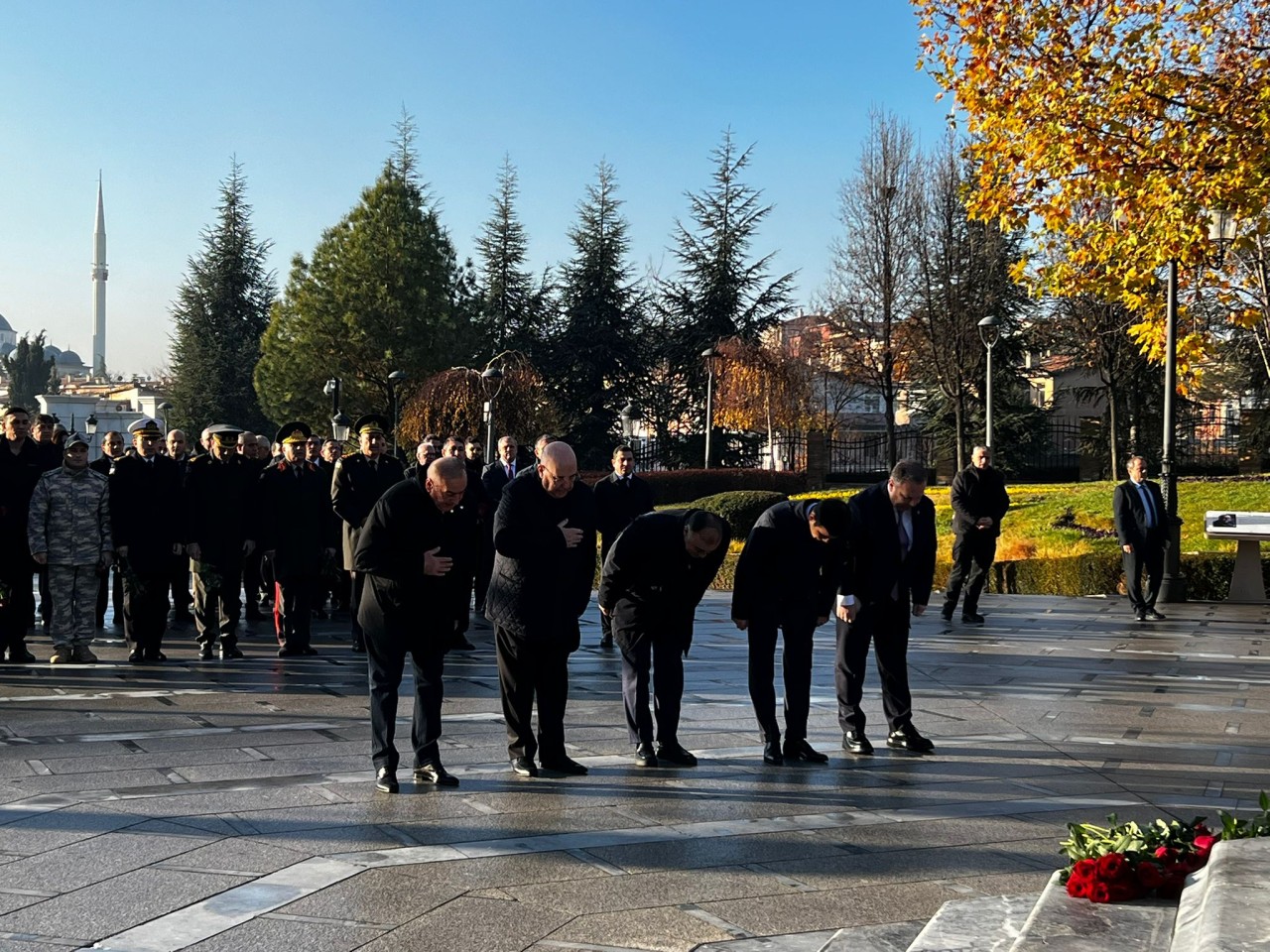 Deputatlar Ankarada Ulu Öndərin abidəsini ziyarət etdilər - FOTOLAR