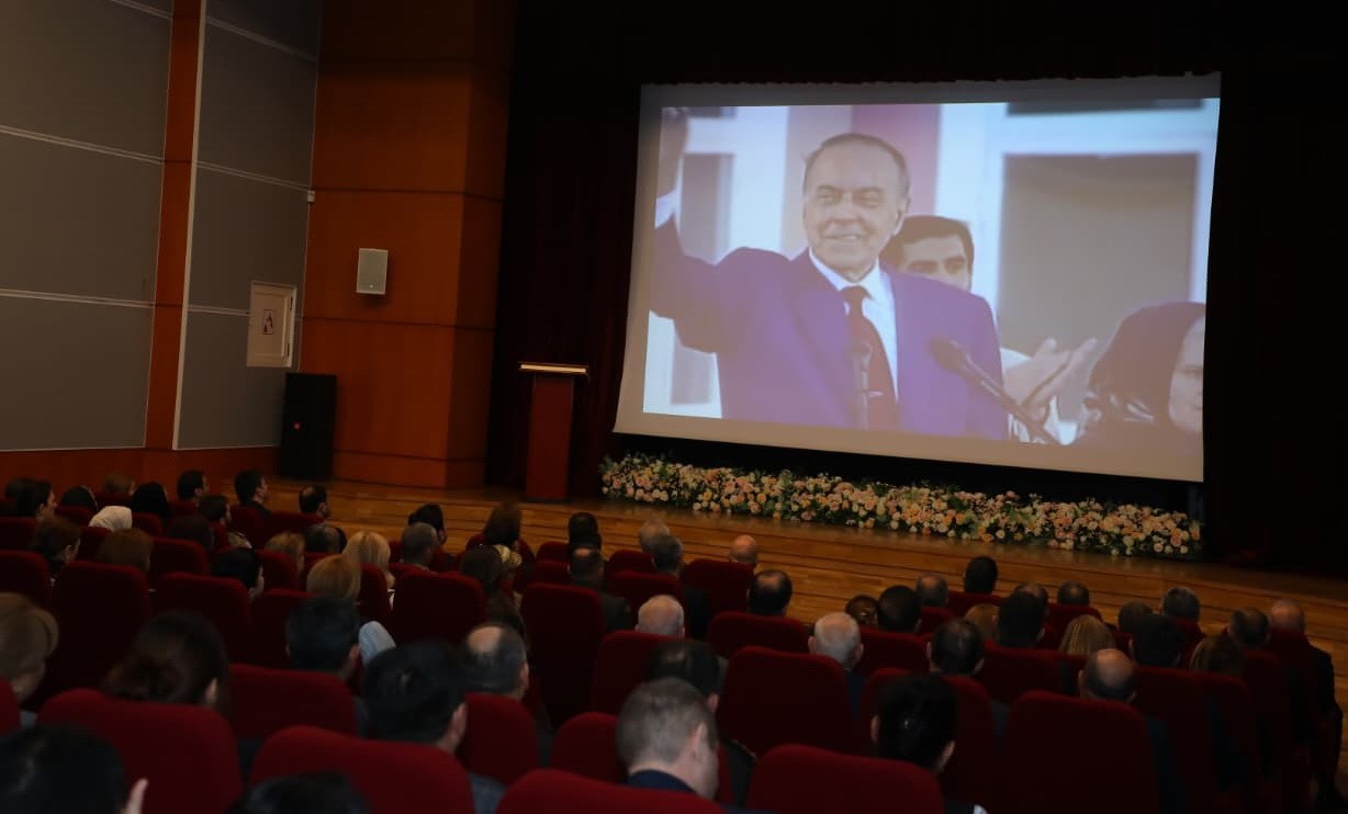 YAP Nizami rayon təşkilatı Ulu Öndərə həsr olunmuş tədbir keçirib - FOTOLAR