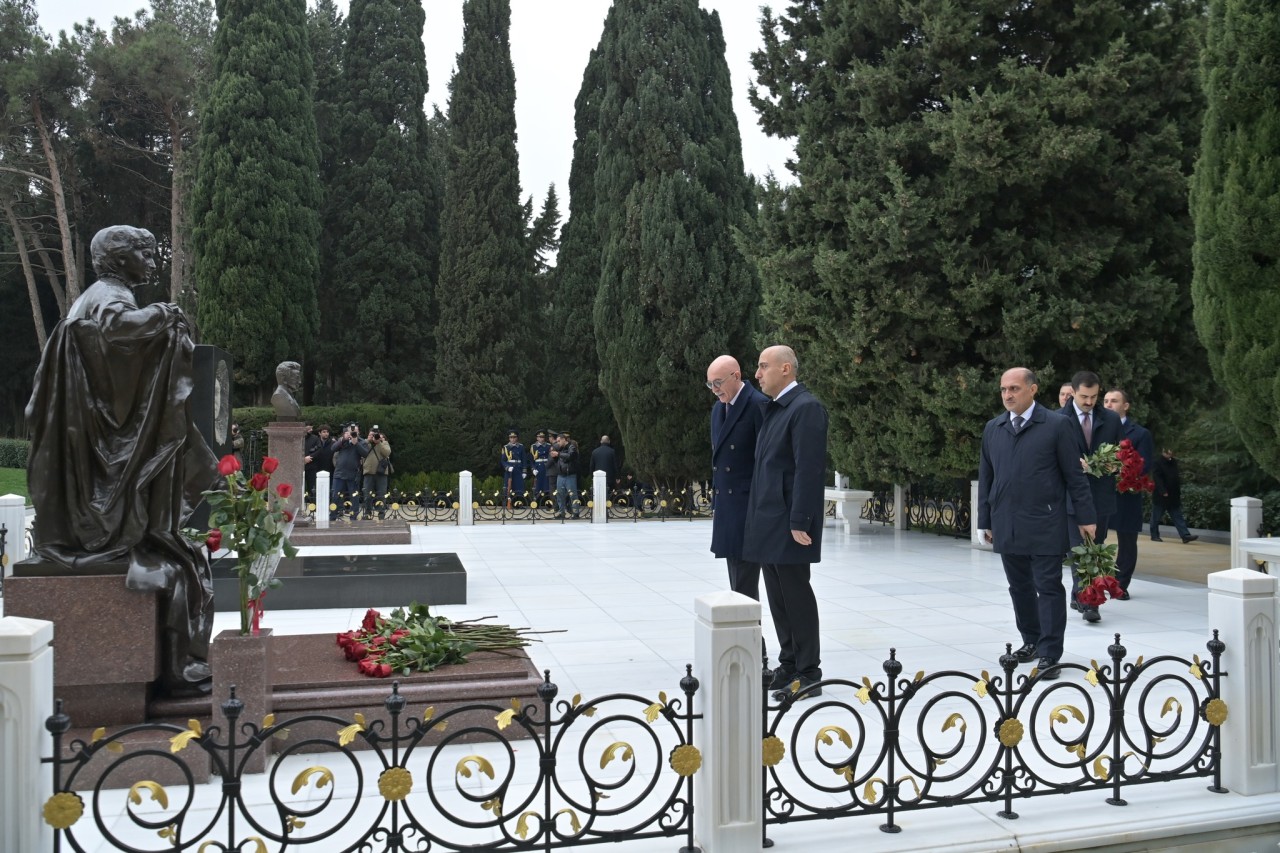 Emin Əmrullayev Heydər Əliyevin xatirəsini yad etdi - FOTOLAR