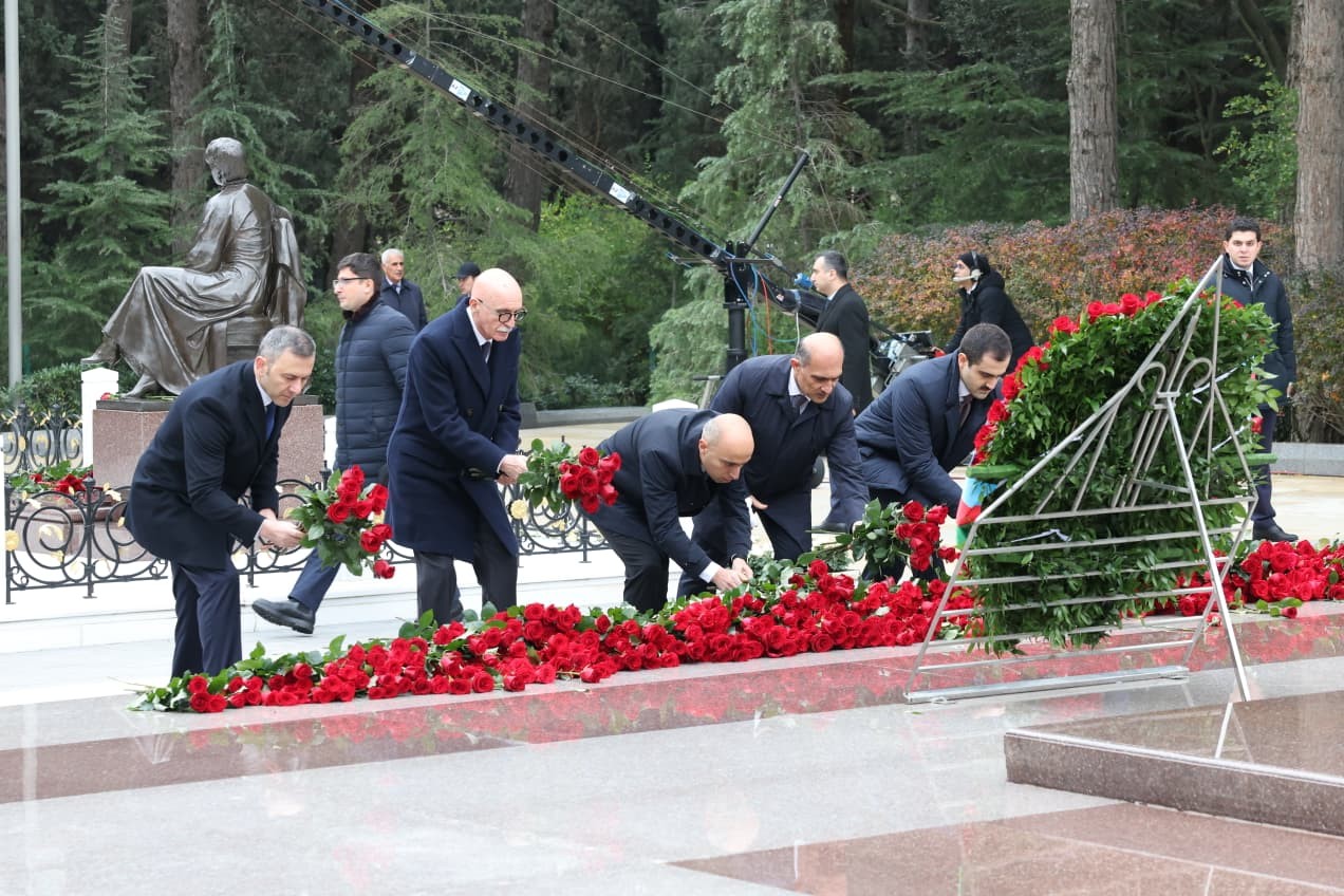 Emin Əmrullayev Heydər Əliyevin xatirəsini yad etdi - FOTOLAR