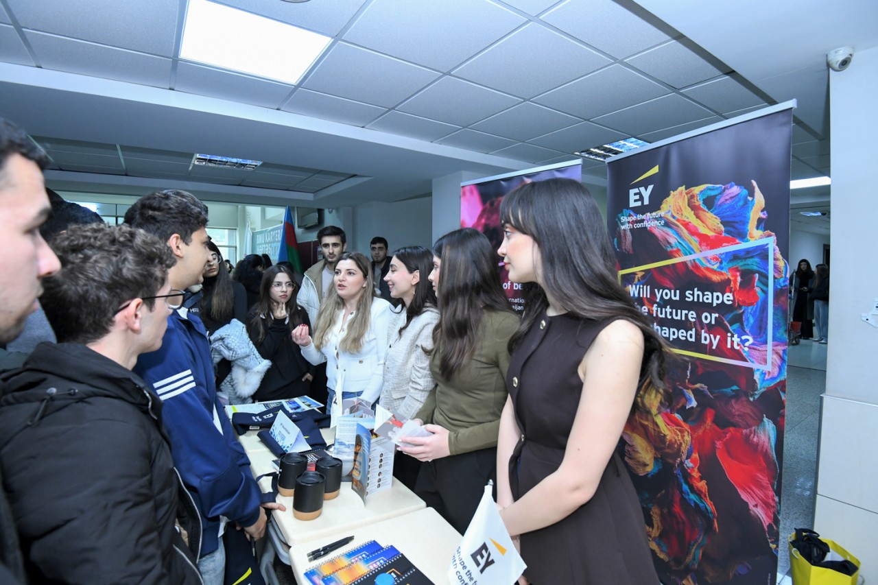 Rektor BMU-da karyera sərgisi ilə tanış olub - FOTOLAR