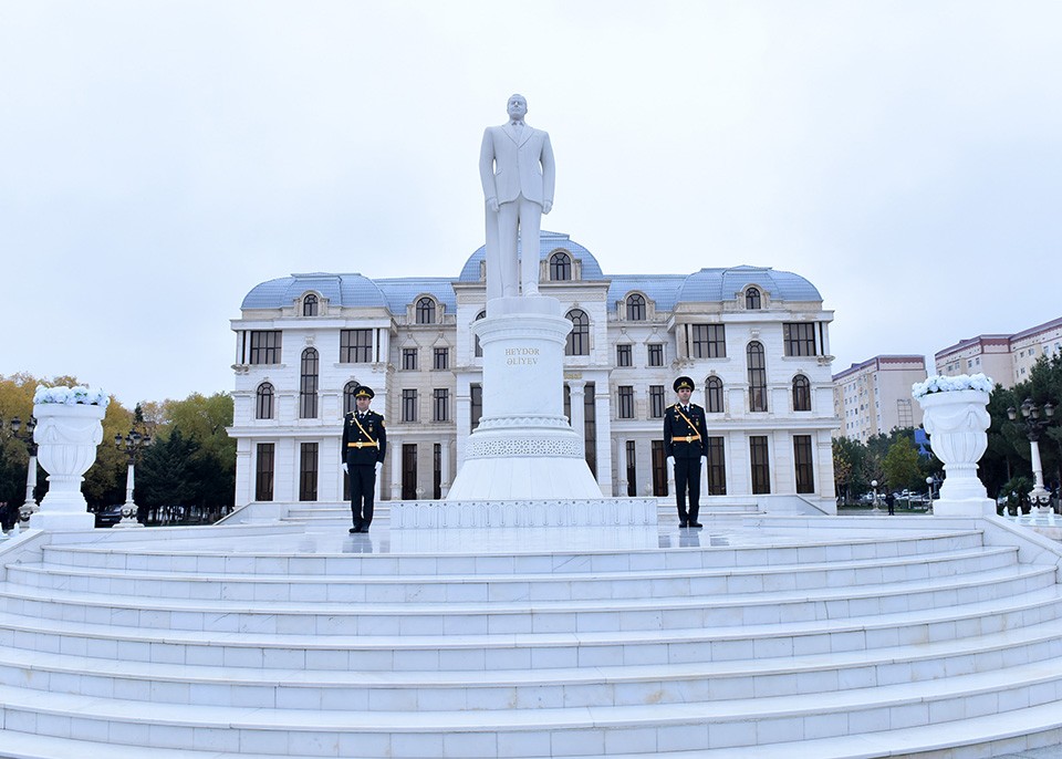 Sumqayıtda Ümummilli Liderin xatirəsi anılıb - FOTOLAR