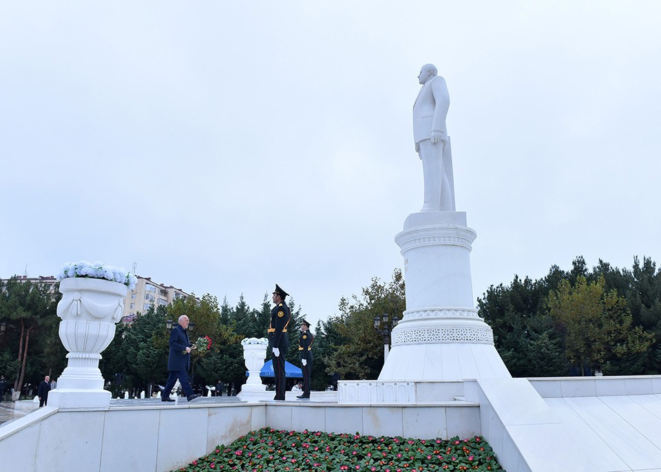 Sumqayıtda Ümummilli Liderin xatirəsi anılıb - FOTOLAR