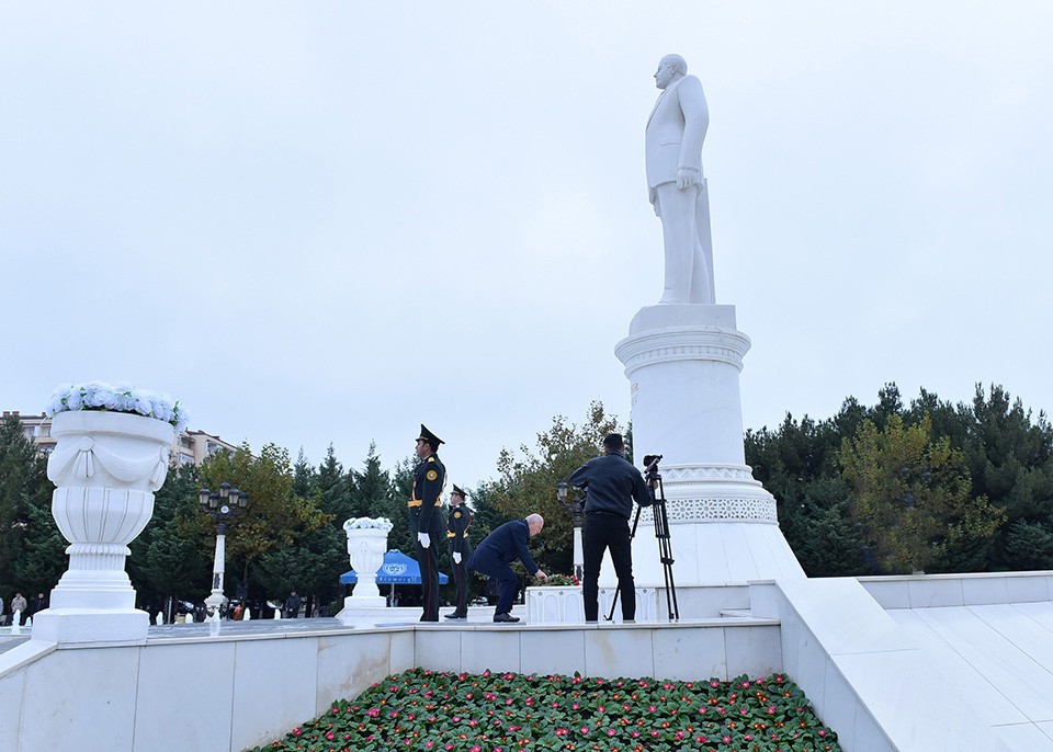 Sumqayıtda Ümummilli Liderin xatirəsi anılıb - FOTOLAR