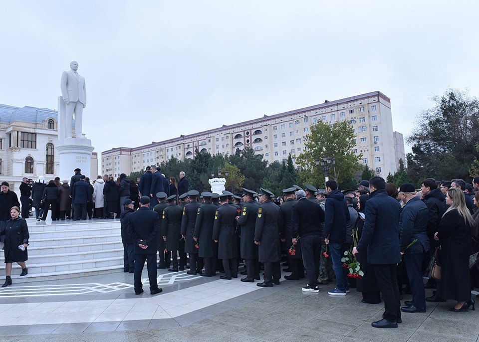 Sumqayıtda Ümummilli Liderin xatirəsi anılıb - FOTOLAR