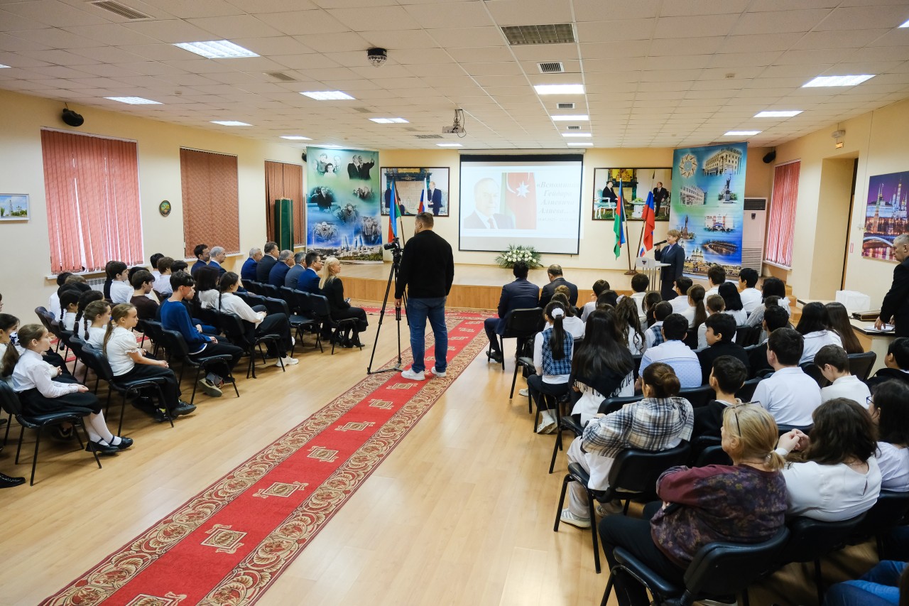 Heydər Əliyevin xatirəsi Həştərxanda da yad edilib - FOTOLAR