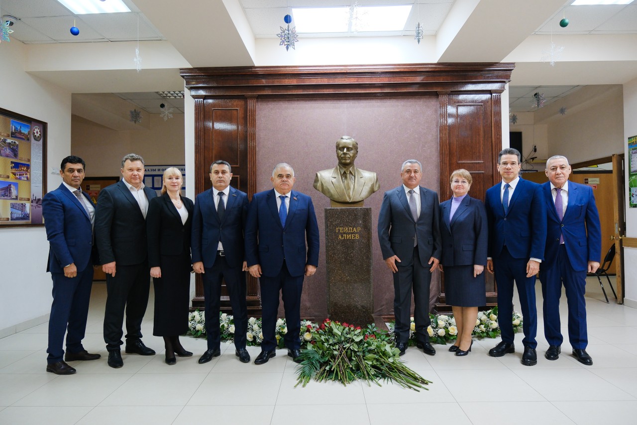 Heydər Əliyevin xatirəsi Həştərxanda da yad edilib - FOTOLAR