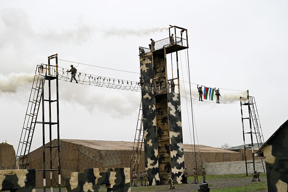 Özbəkistanın hərbi nümayəndə heyəti komando hərbi hissəsində olub - FOTOLAR