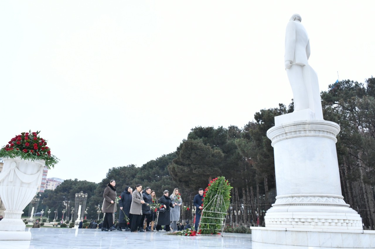 Ümummilli Liderin anım günü Abşeron rayonunda dərin ehtiramla qeyd edilib - FOTOLAR