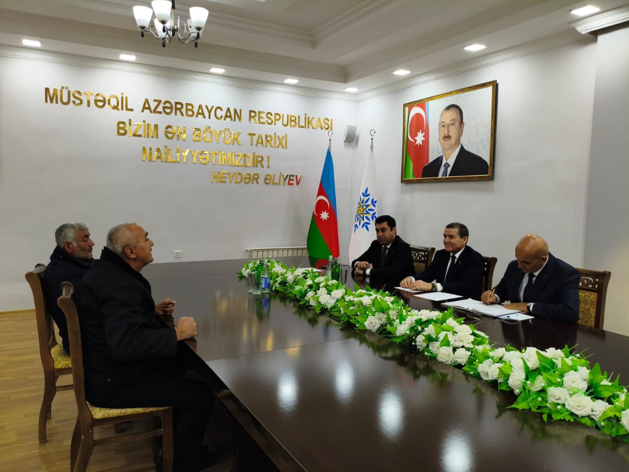 Deputat Goranboyda seçiciləri ilə görüşüb, problemlərini yerindəcə həll etdi (FOTOLAR)