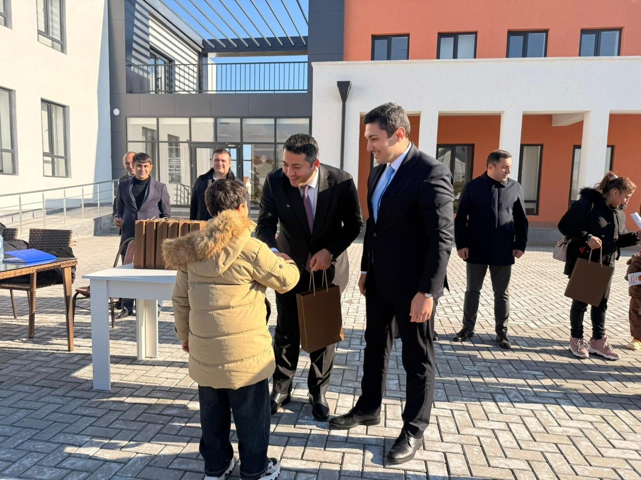 Növbəti köç karvanı Horovlu kəndinə çatdı - FOTOLAR (YENİLƏNİB)