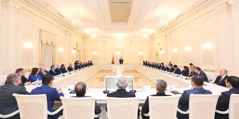 İnam Kərimov Aida Hüseyni Naxçıvana yola saldı - FOTO