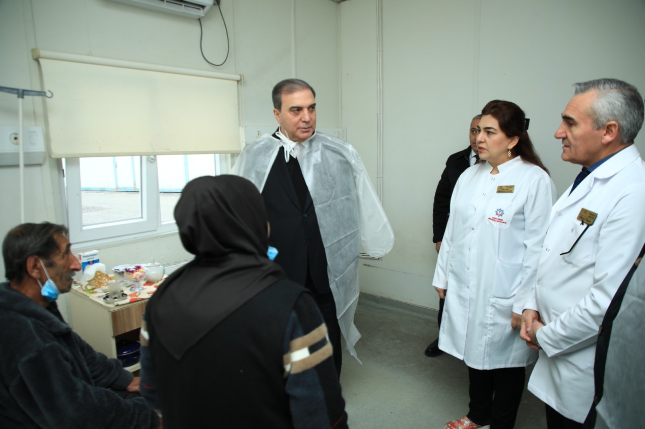 Niyazi Bayramov şəhid atasını ziyarət edib - FOTOLAR