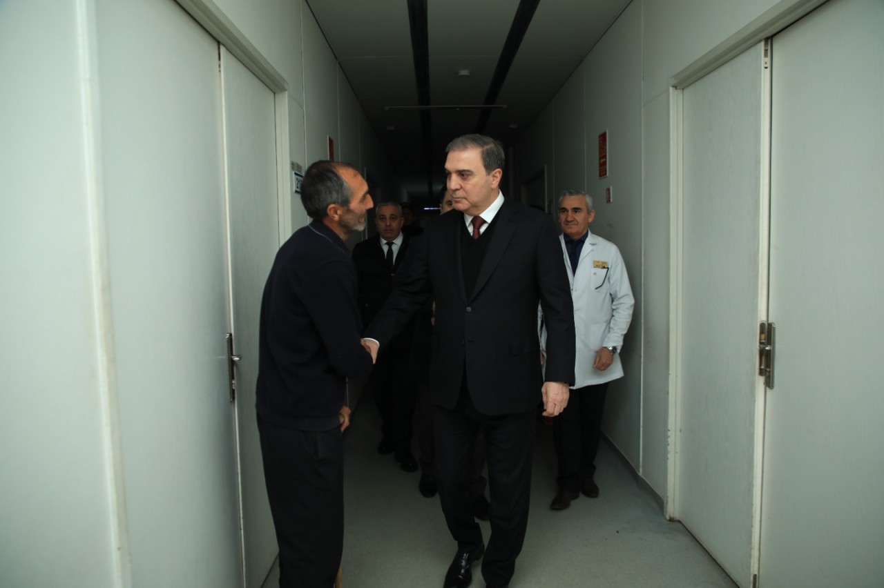 Niyazi Bayramov şəhid atasını ziyarət edib - FOTOLAR