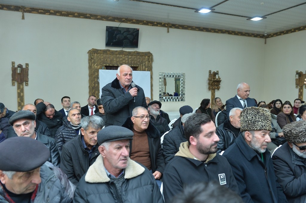 Taleh Qaraşov sakinlərin problemlərini dinlədi - FOTOLAR