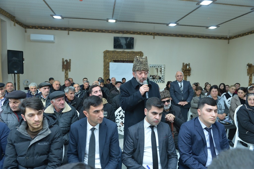 Taleh Qaraşov sakinlərin problemlərini dinlədi - FOTOLAR