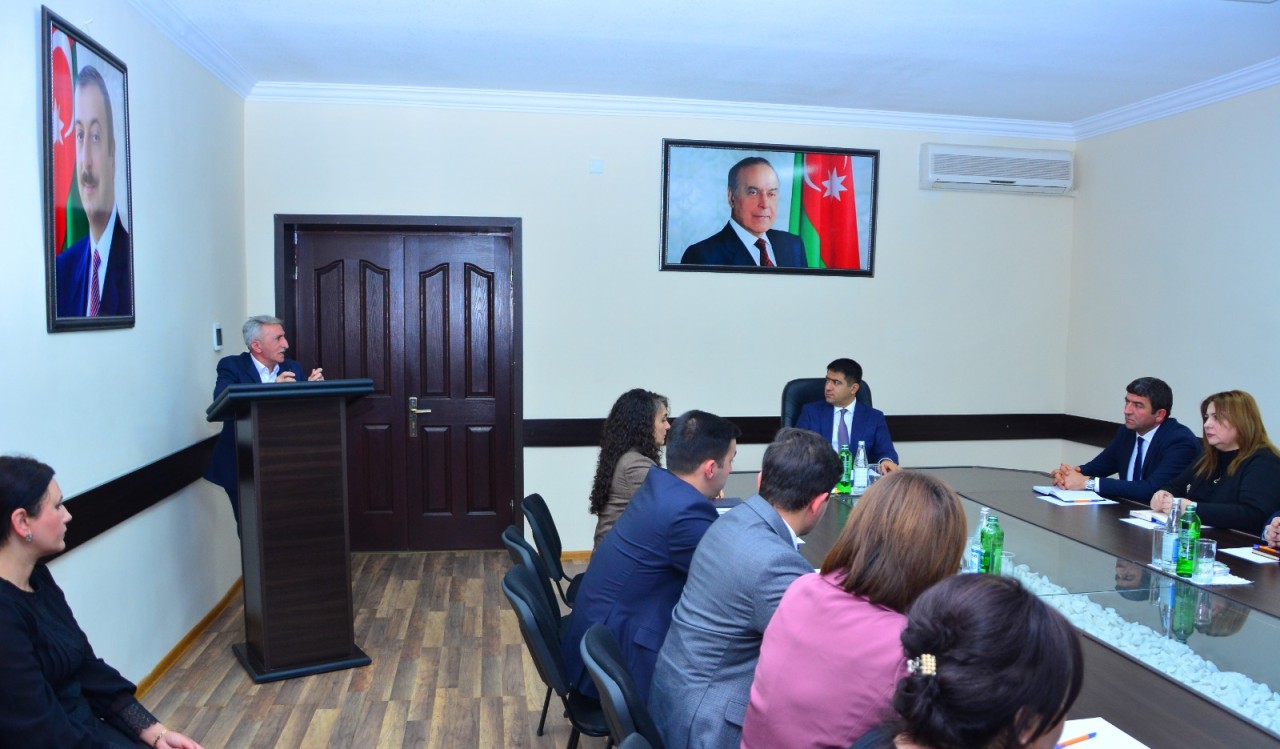 Ağstafada dəyirmi masa keçirilib - FOTOLAR