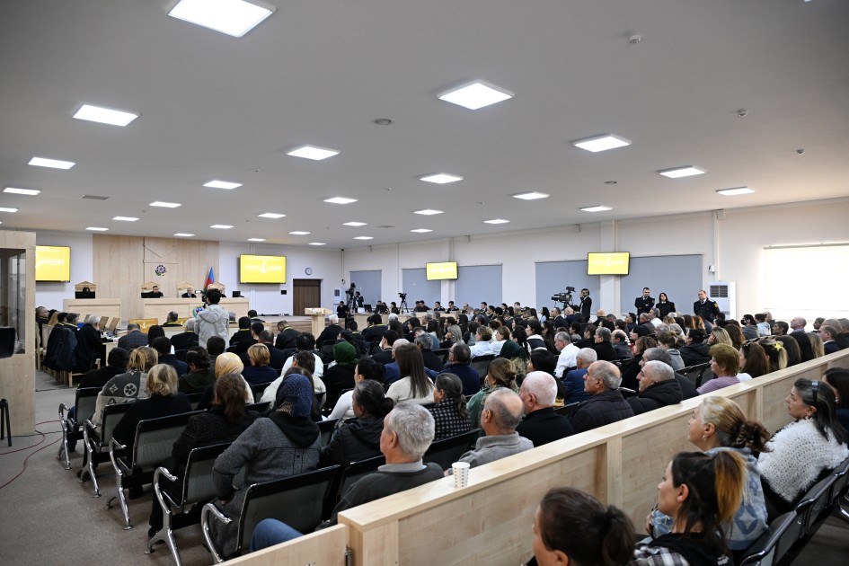 Son çıxışlarını edirlər - MƏHKƏMƏ (FOTOLAR)