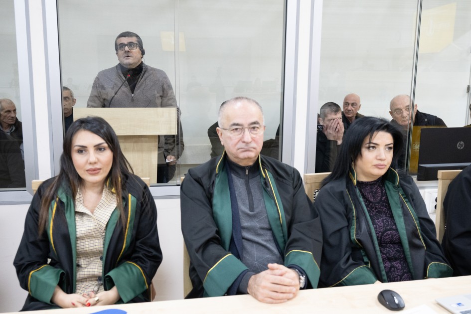 Son çıxışlarını edirlər - MƏHKƏMƏ (FOTOLAR)