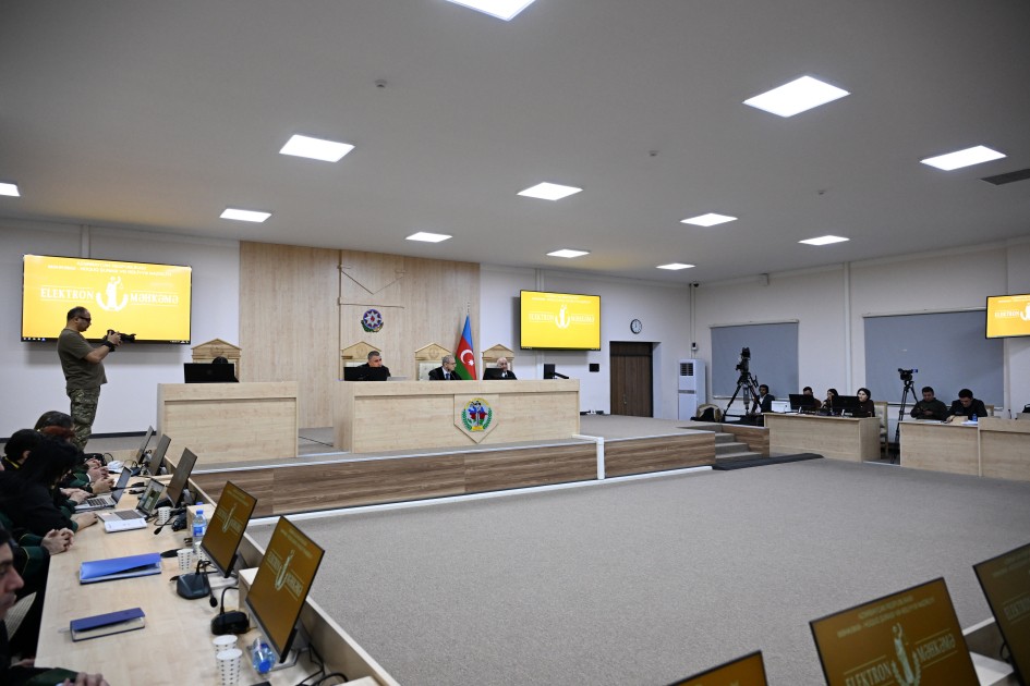 Son çıxışlarını edirlər - MƏHKƏMƏ (FOTOLAR)