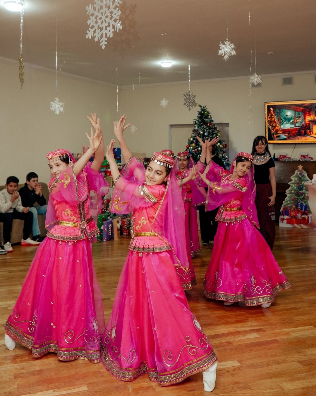 Arzu Əliyeva uşaq evini ziyarət etdi - FOTOLAR