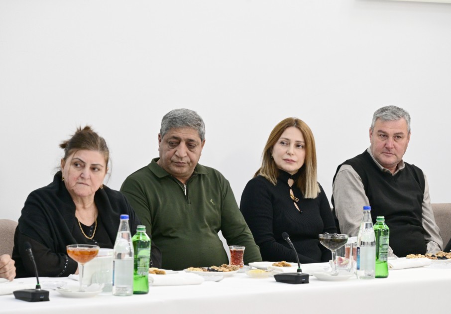 İlham Əliyev və xanımı Ağdamda sakinlərlə görüşdü - FOTOLAR (YENİLƏNİB)