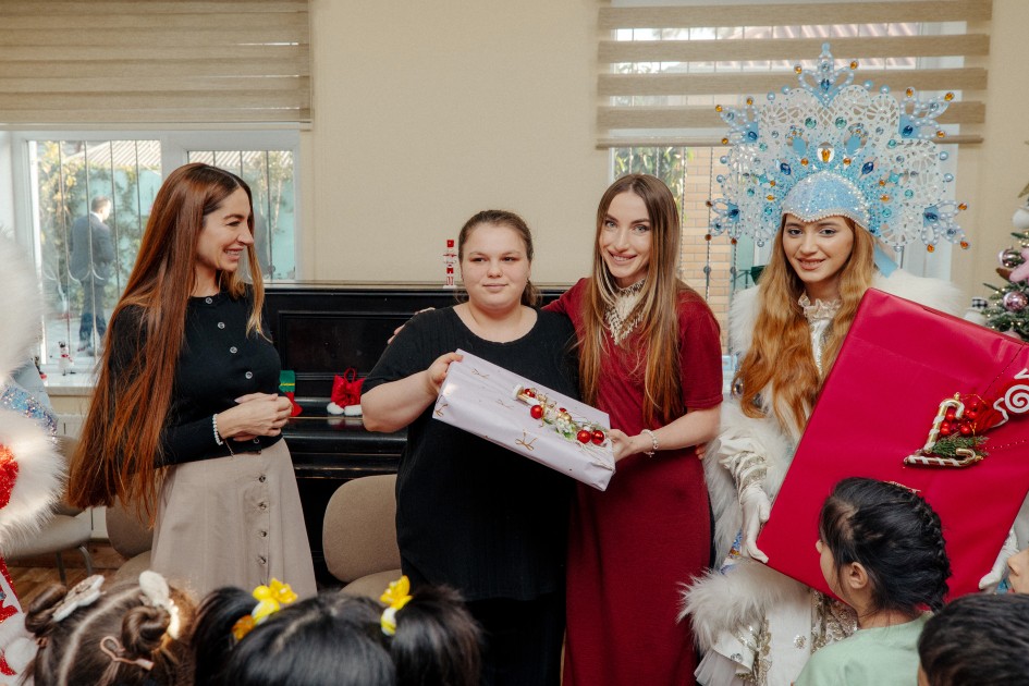 Leyla və Arzu Əliyeva sığınacağa sovqat aparıb, avtobus bağışladılar - FOTOLAR